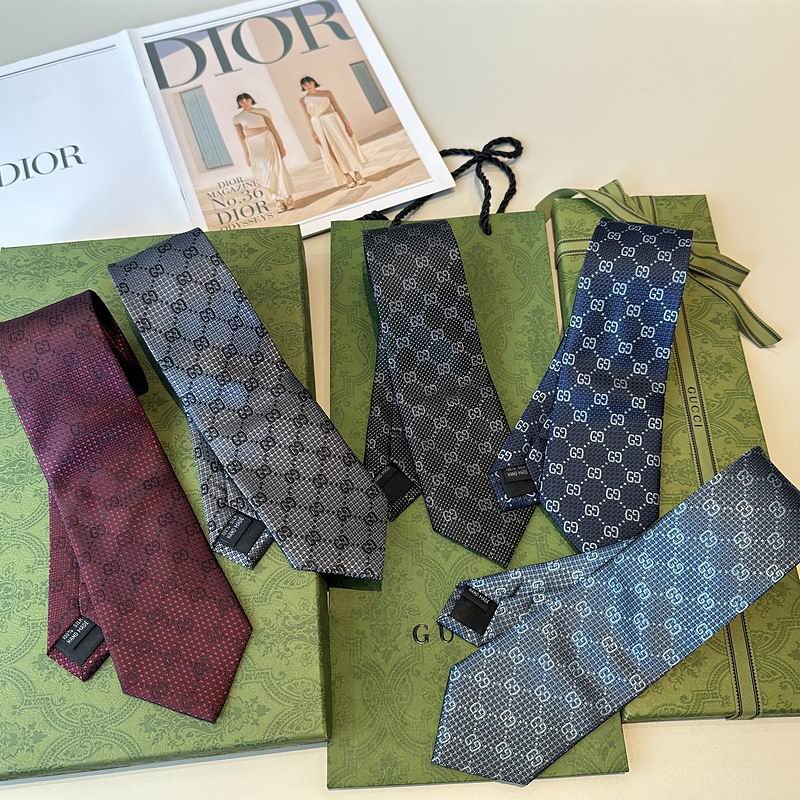 Gucci Tie hm35